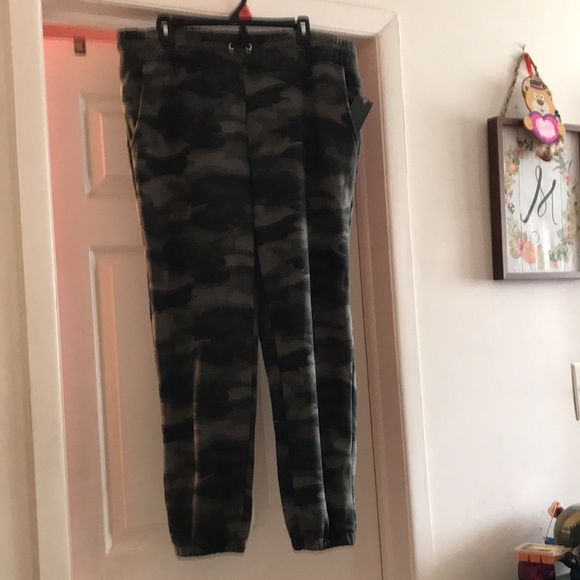 Camouflage sweatpants - Picture 8 of 10